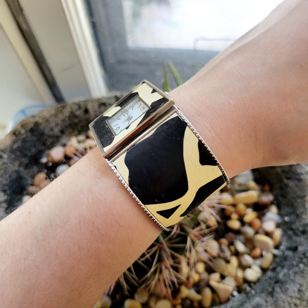 Vintage Varsales Classic Quartz Cuff Watch - Picture 7 of 10